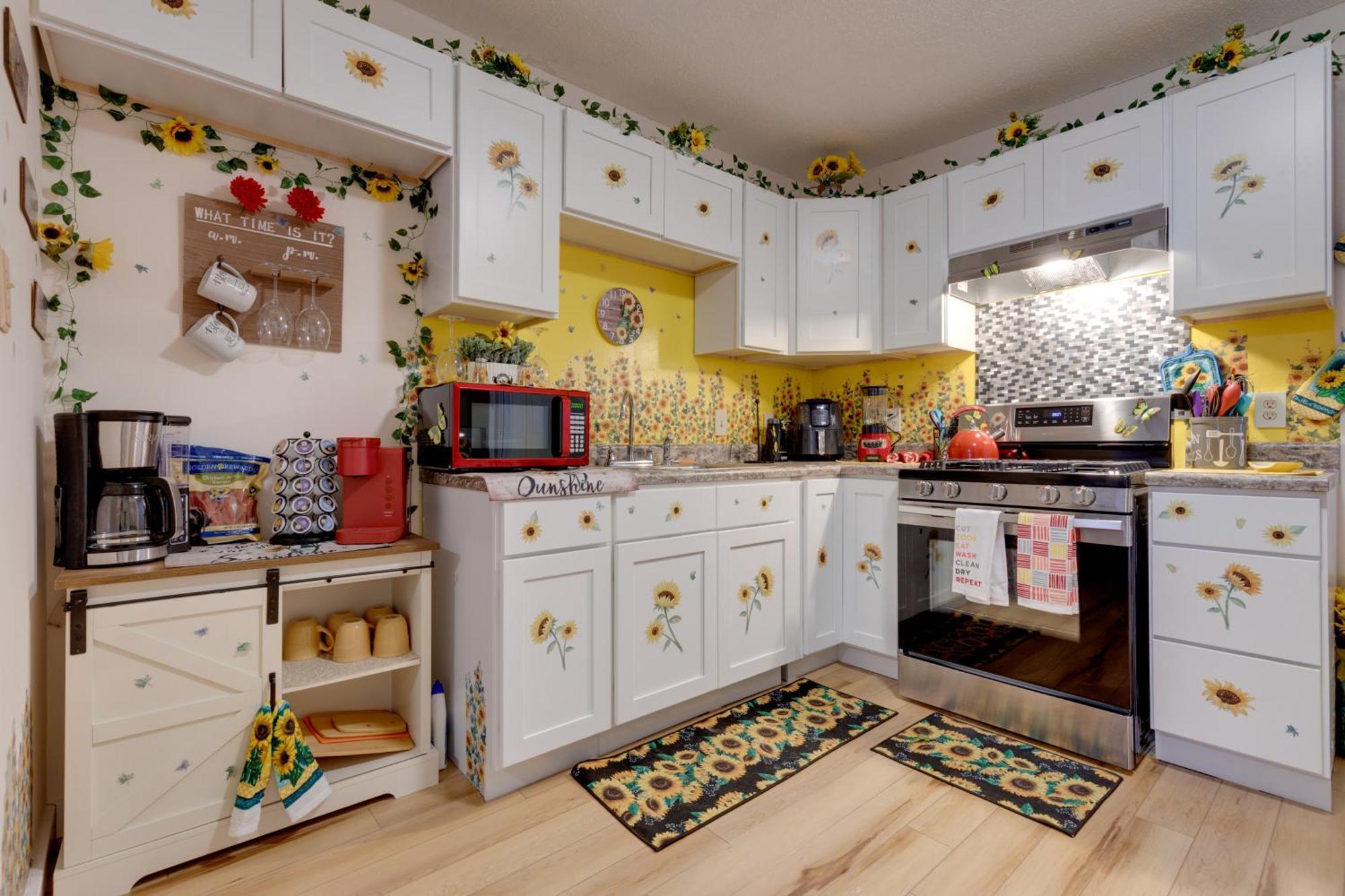 Stunning Gulfport Getaway About 1 Mi To The Beach Exterior photo